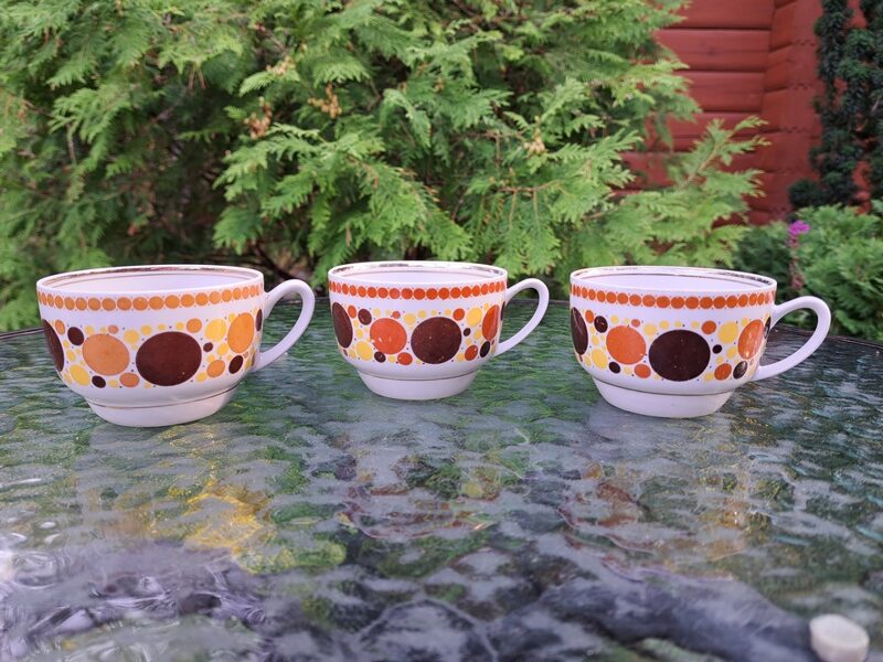 Krūzītes kafijas, kafijas servīze "Aija-1" ar brūniem, dzelteniem, oranžiem apļiem un zeltu, RPR (