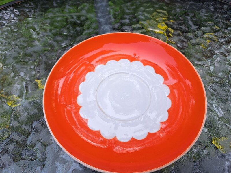 Apakštase, servīze "Karīna" ar košu sarkanu dekolu (Karīna 29)