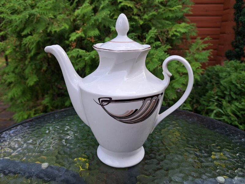 Liela tējkanna ūdenim, tējas servīze "Viktorija" ar brūnu dekolu un brūnu apvilkumu, RPR (Viktorija t 151)