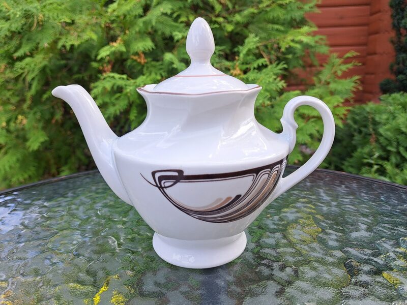 Tējkanna, tējas servīze "Viktorija" ar brūnu dekolu un brūnu apvilkumu, RPR (Viktorija t 152)