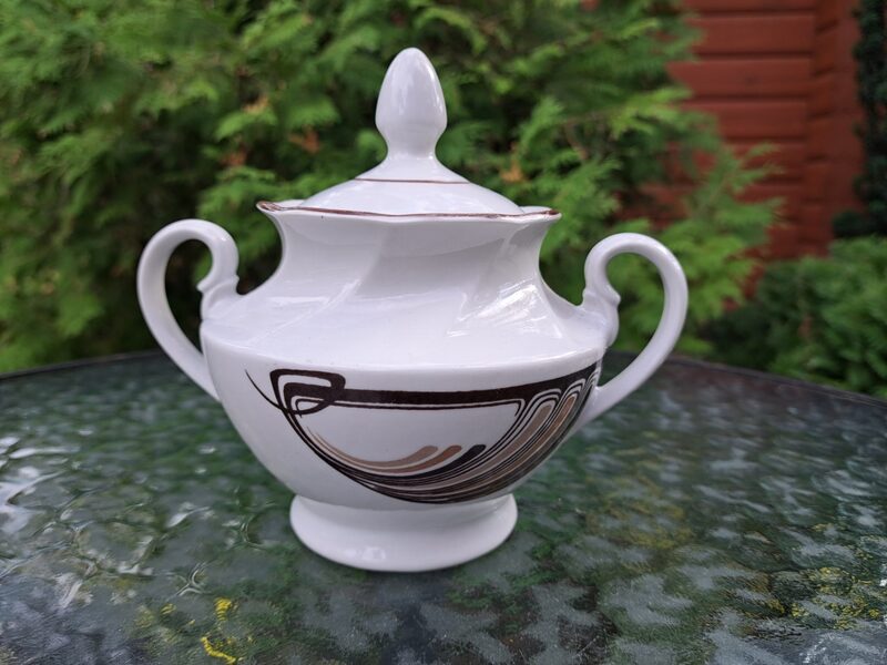 Cukurtrauks, tējas servīze "Viktorija" ar brūnu dekolu un brūnu apvilkumu, RPR (Viktorija t 153)