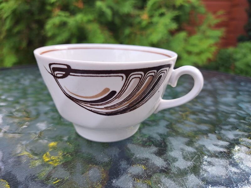 Krūzīte, tējas servīze "Viktorija" ar brūnu dekolu un brūnu apvilkumu, RPR (Viktorija t 156)