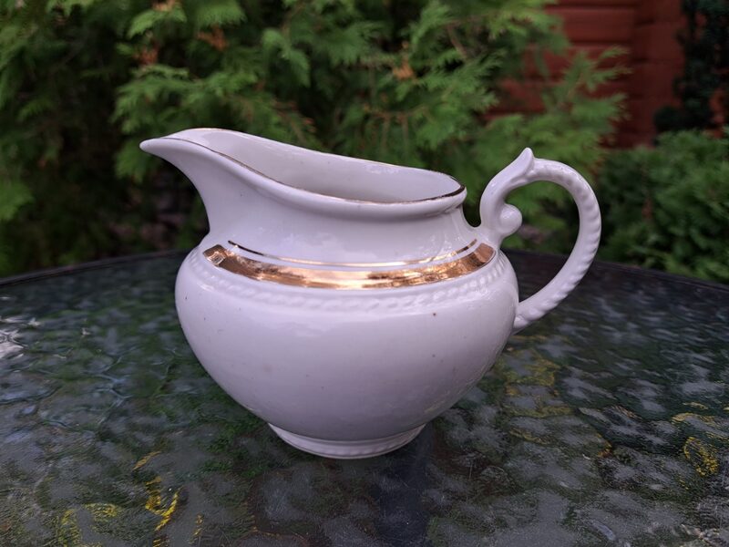 Krējuma kanniņa balta ar zelta svītrām, "Laima" tējas servīze, RPF (Laima 50)