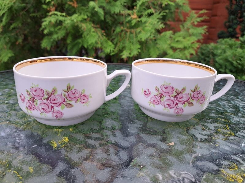 Krūzīte ar rozītēm un zelta malu iekšā, tējas servīze "Aija-2" (Aija-2 tējas 15)