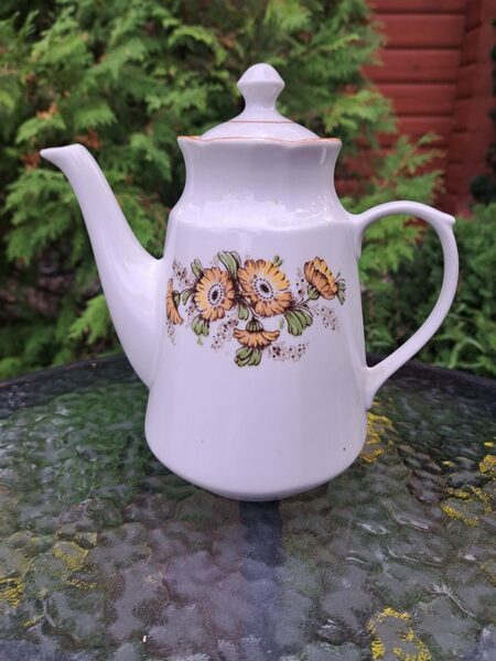 Lielā tējkanna "Karīna" ar kliņģertēm un bēšu lustrētu apvilkumu, RPR (Karīna 161)