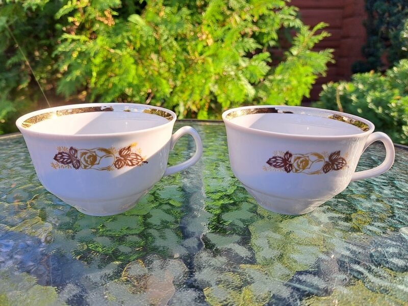 Krūzītes no tējas servīzes "Māra" ar bešā rozēm un zeltu, slīpējums (Māra pusdienu 183)