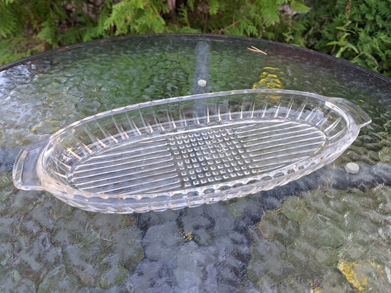 Vintāžs garenais šķīvis ar rokturiem, caurspīdīgs presēts stikls, 28cm x 11cm, Djatkovas kristāla rūpnīca (Stikls sk 215)