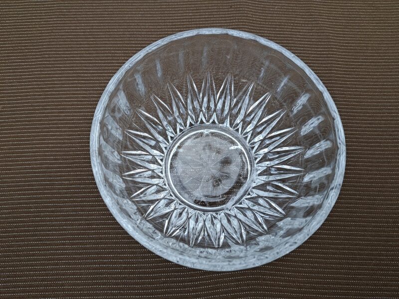 Caurspīdīga presēta stikla bļodiņa, Neman (Baltkrievija). 70-80.-ie gadi. D=11cm (Stikls sk 221)