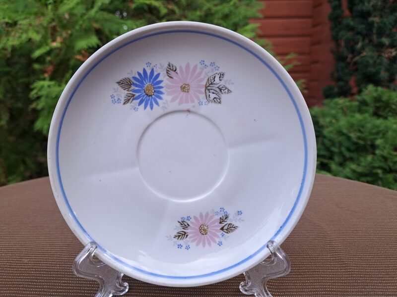 Apakštase, tējas servīze "Karīna" ar rozā un zilām margrietiņām un zilu apvilkumu gar malu, RPR (Karīna 169)