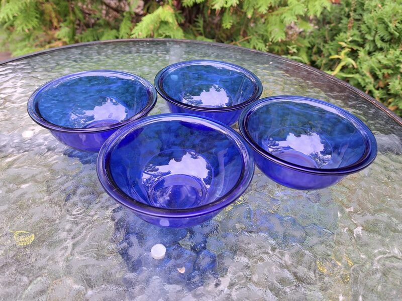 Tumši zila bļodiņās gludās. H=4,5cm, diam. 11,5cm (Stikls sk 224)