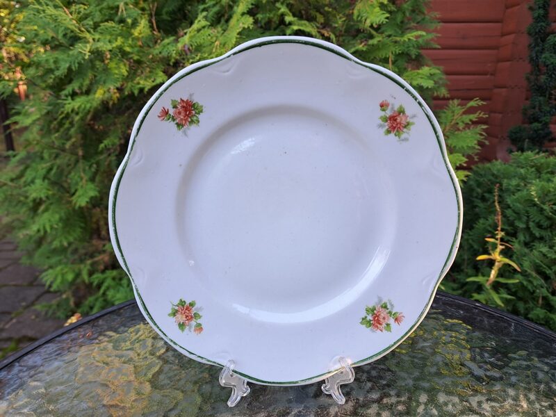 Otrā ēdiena šķīvis, pusdienu servīze ROKOKO, ar mazām oranžām krizantēmām un zaļu apvilkumu (bez zelta), RPF. 50.-ie gadi (Rokoko 182)