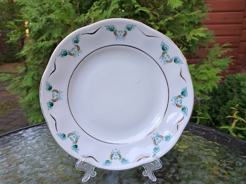 Salātu šķīvis d=20cm, pusdienu servīze "Rīga" (Rokoko) ar zili bēšu rokas glenojumu un zeltu, nošķēlums (Rokoko 180)