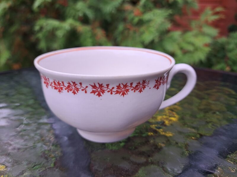 Krūzīte, tējas "Rubenss" ar bordo lapu vainadziņu un gaiši brūnu apvilkumu (bez zeta), PFF (Rubenss 115)