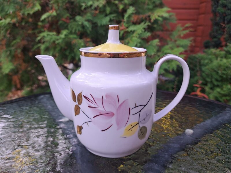 Tējkanna mazā ar vāciņu, servīze Rīga 60.-ie ar rokas gleznojumu, RPR (Rīga-60 105)