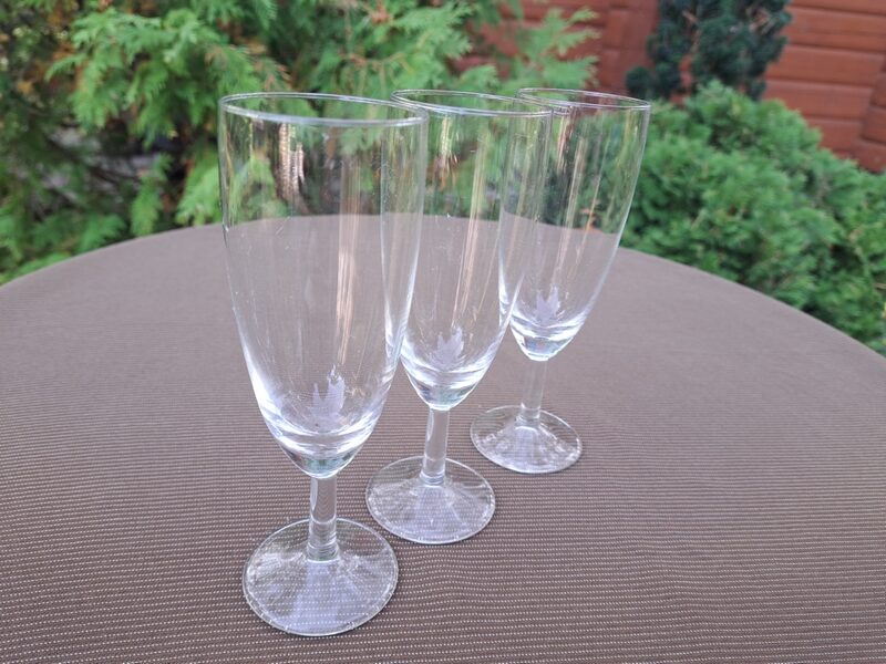 Elegants komplekts šampanietim uz kājas komplekts 3 personām (Stikla gl 225)