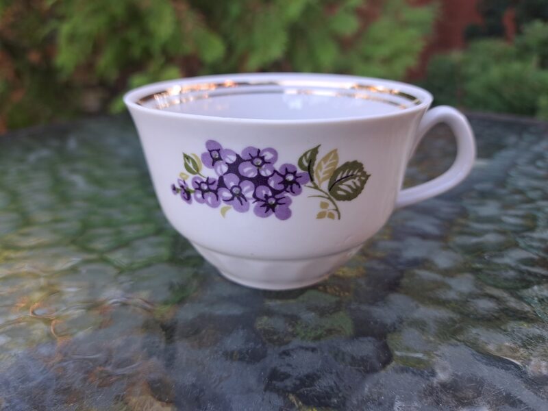 Krūzītes, tējas servīze "Māra" ar ceriņiem un 2 selta svītrām, RPR (Māra tējas 184)