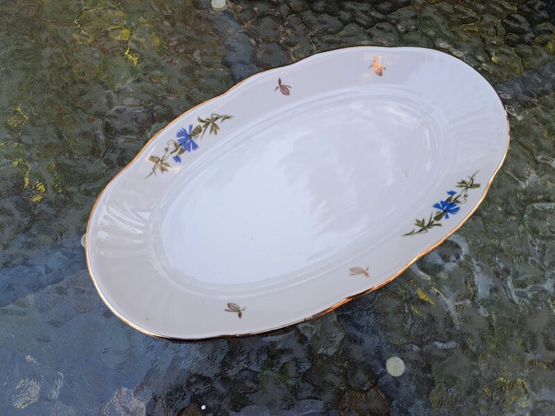 Garenais sķīvis ar zeltu un rudzupuķēm, forma "Māra", RPR. L=27cm (Māra pusdienu 129)