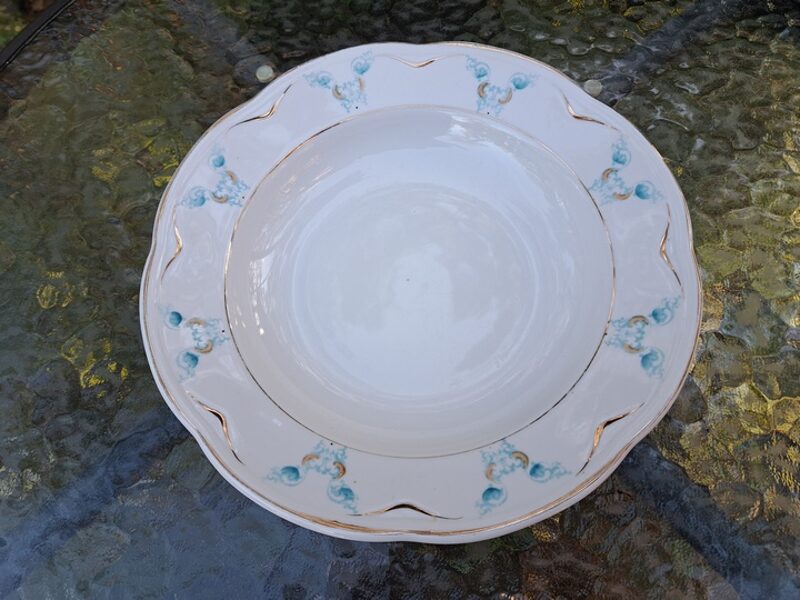 Zupas šķīvis d=24cm, pusdienu servīze "Rīga" (Rokoko) ar zili bēšu rokas glenojumu un zeltu, RPF (Rokoko 190)