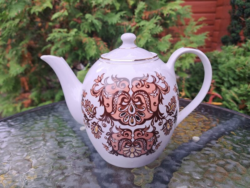 Tējkanna lielā ar greznu brūnu dekolu ar zeltu, servīze "Austrumu" (Austrumu 24)