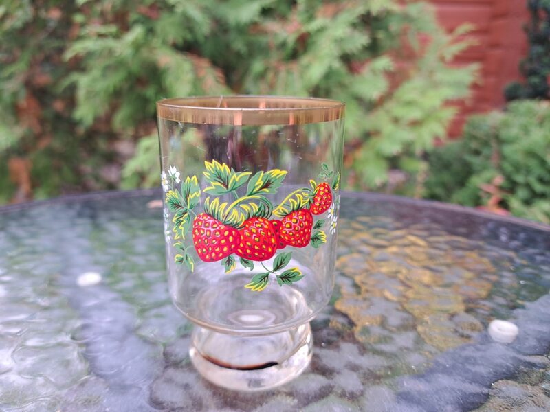 Stikla sulas glāze ar meža zemenēm un zelta malu 150ml, Līvānu SF (Stikla gl 222)