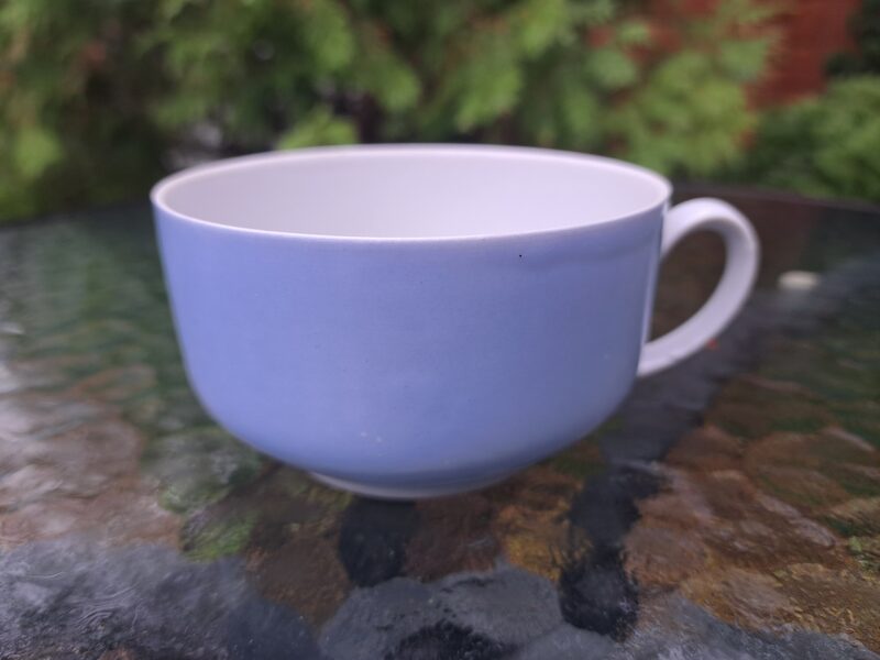 Tējas krūzītepāri, tējas servīzes no "Rīga" ar monohromu gaiši zilu krāsas pārklājumu, RPR (Rīga-60 121)