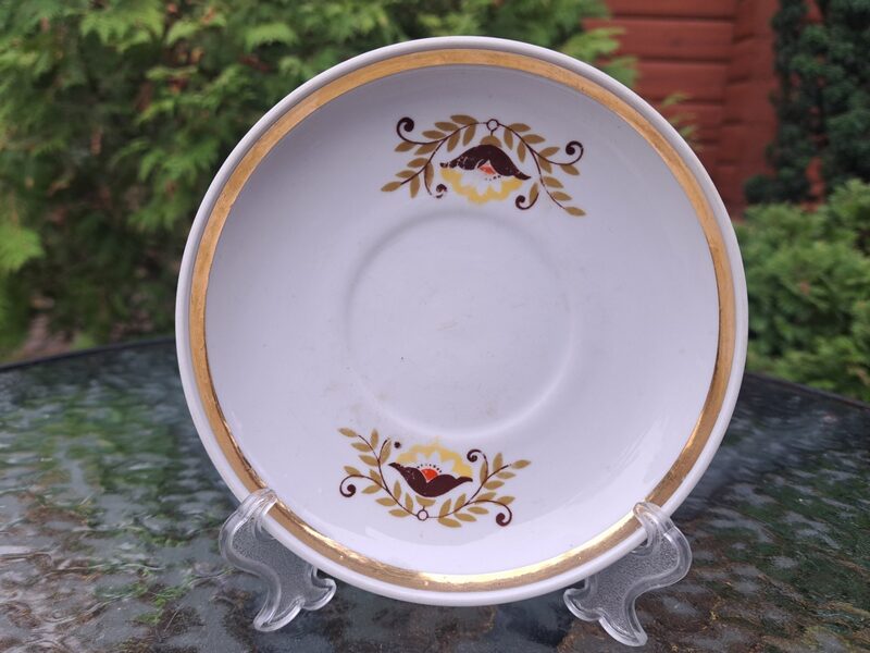 Apakštase ar brūnganām puķēm-zvaniņiem un zelta malu, tējas servīze "Aija-2", RPR (Aija-2 tējas 166)