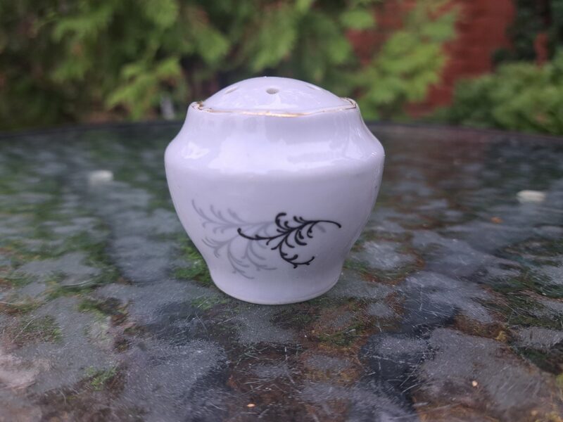 Piparu trauks, pusdienu servīze "Ārija" ar krizantēmu un zeltu, zelta nolietojums (Ārija pusdienu 356)