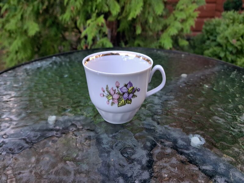 Krūzīte, tējas servīze "Māra", lillā-rozā klematiss, zelts, mazs plakans nošķēlums (Māra tējas 191)