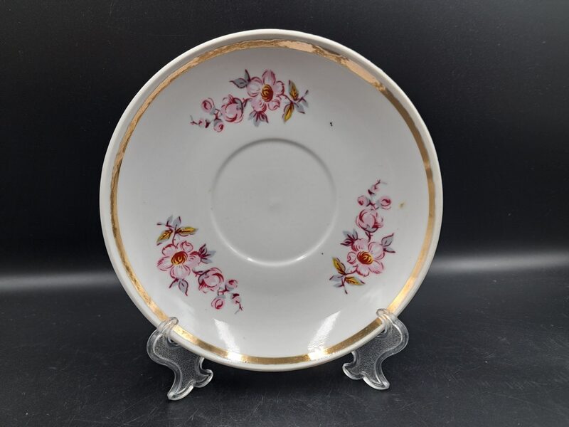 Lielā apakštase ar ābeļziediem un zeltu, RPR. Diametrs 15,6cm (Buljona 158)