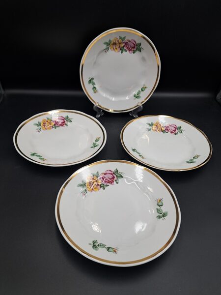 Kūku šķīvji no ļoti skaistas tējas servīzes "Ārija" ar košām rozēm, RPR (Ārija tējas 179)