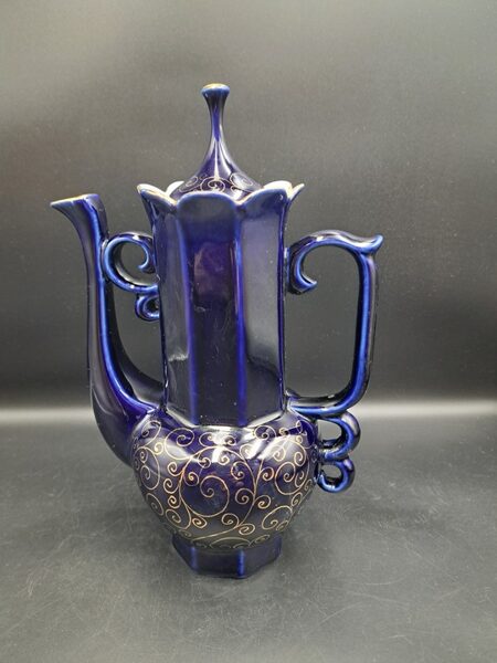 Skaista kobalta kafijaskanna ar zelta gleznojumu, Vozroždenie, mazs defekts (Citi rpt 290)