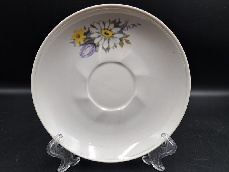 Apakštase, servīze "Viktorija" ar savvaļas puķēm un gaiši zaļu apvilkumu iekšā,  RPR (Viktorija t 176)