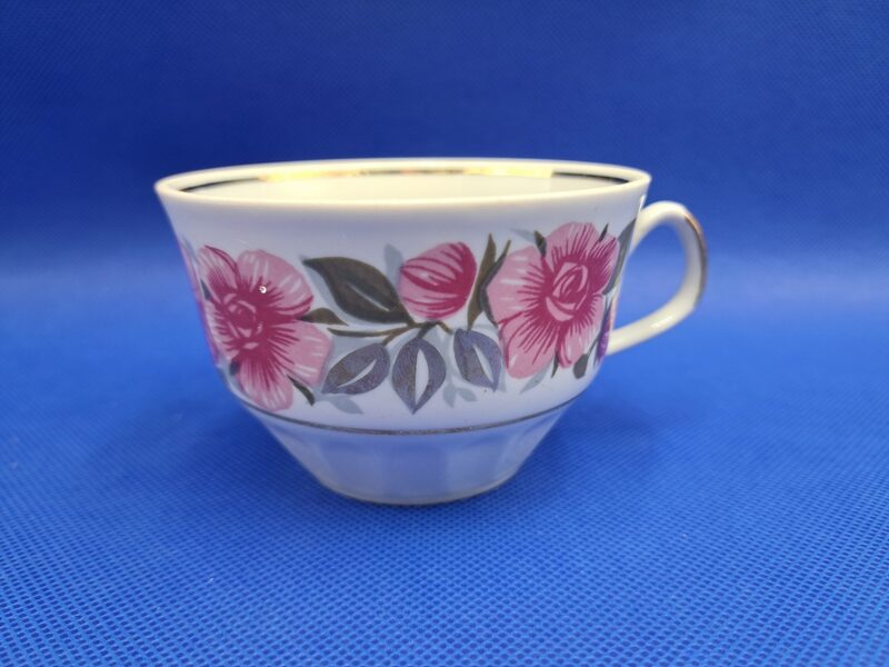 Krūzīte no skaistas tējas "Māras" ar košām rozā puķēm un bagātīgu zeltu, RPR (Māra tējas 201)