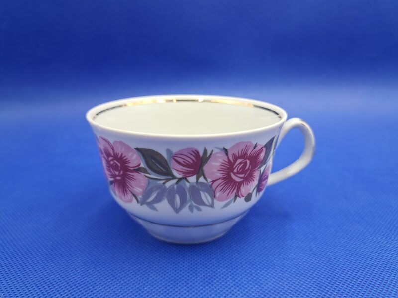 Krūzīte no skaistas tējas "Māras" ar košām rozā puķēm un bagātīgu zeltu, RPR (Māra tējas 205)