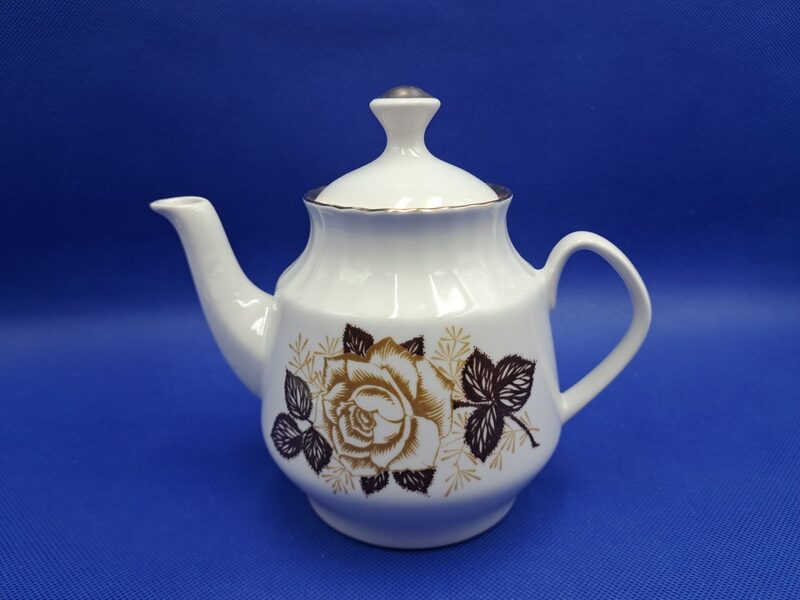 Tējkanna no tējas servīzes "Māra" ar bešā rozēm un zeltu, RPR (Māra pusdienu 196)