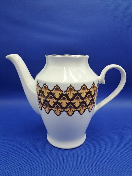 Kafijas kanna ar tumši brūnu un dzeltenu dekolu un zelta apvilkumu, kafijas servīzes "Ārija", RPR (Ārija kafijas 127)