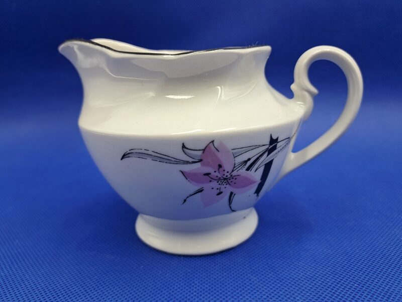 Krējuma kanniņa ar orhideju (bez zelta un bez lustra), tējas servīze "Viktorija", RPR (Viktorija t 93)