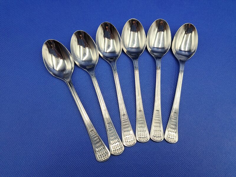 Tējkarošu komplekts 6 personām, nerūsējošais tērauds ar punktiņu raksto.  Garums 14,5cm (Metāls 112)