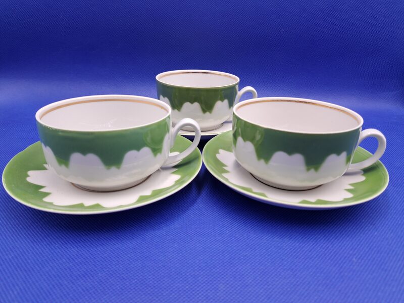 Zaļi (tumšāks tonis) balti ar zeltu tējas pāri, tējas servīzes no "Rīga-60", RPR (Rīga-60 115)