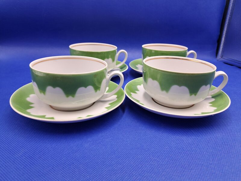 Zaļi balti ar zeltu tējas pāri, tējas servīzes no "Rīga-60", RPR (Rīga-60 117)