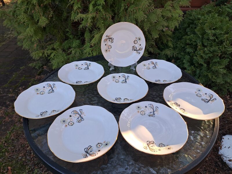 Maizes šķīvji 17cm ar bešā-melnu dekolu bez zekta raksta, bet ar zelta apvilkumu, pusdienu servīze "Vilnis" (Vilnis 180)