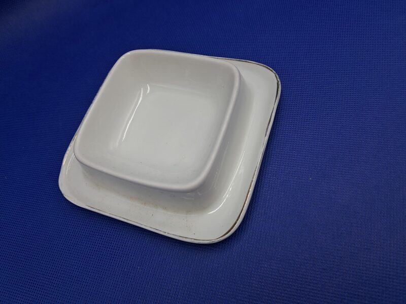 Sviesta trauka pamatne kvadrāta ar zelta malu, PFF. 60.-ie gadi (Citi 344)