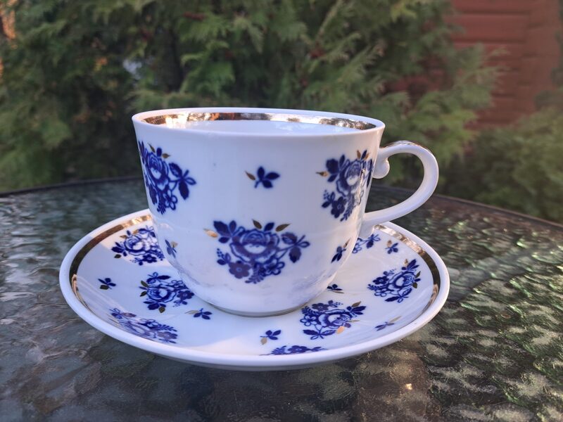 Grezns buljona pāris (krūze+apakštase) ar retu kobalta dekolu un bagātīgu zeltu, RPR (Buljona 163)