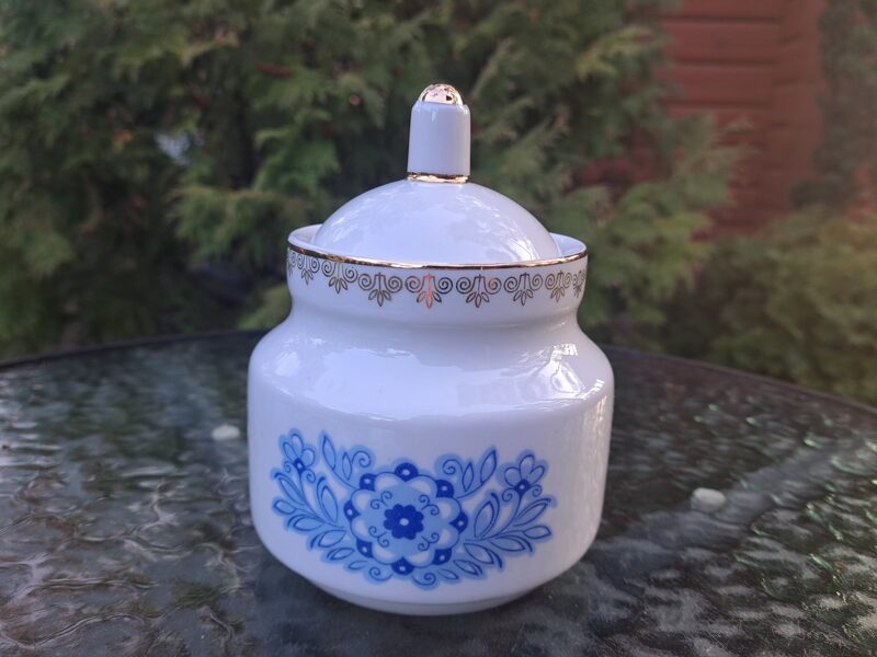 Cukurtrauks ar zilām puķēm un zelta rakstu, tējas servīze "Aija-2", RPR (Aija-2 tējas 170)