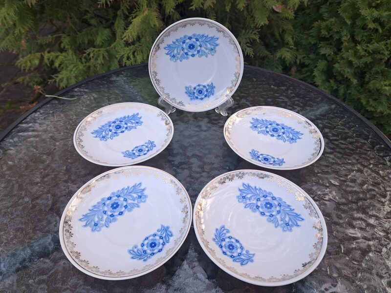 Apakštases ar zilām puķēm un zelta rakstu, tējas servīze "Aija-2", RPR (Aija-2 tējas 172)
