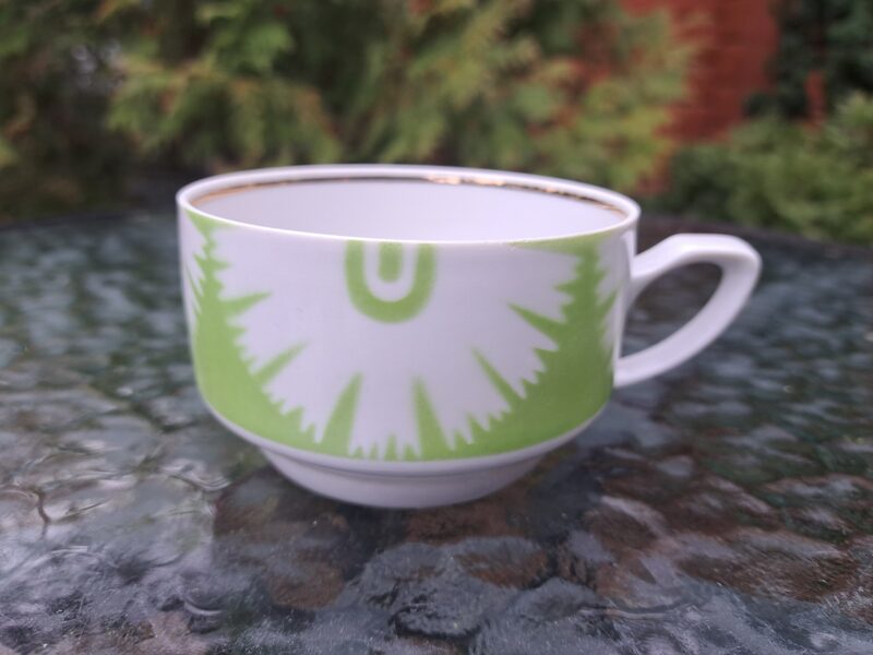 Krūzīte tējas gaiši zaļā ar baltu rudzupuķi, tējas servīze "Aija-2", RPR (Aija-2 tējas 174)