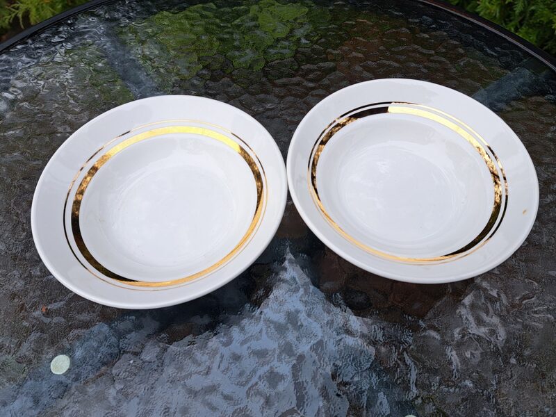 Bļodiņas fajansa, pusporcija, D=14,5cm, ZIK baltas ar zeltu, taisna mala (ZIK 38)