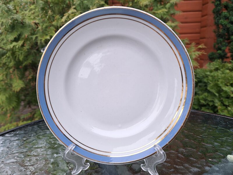 Elegants maizes šķīvis ar gaiši zilu malu un 3 zelta svītrām., d=18cm, RPR (Citi pusd 271)