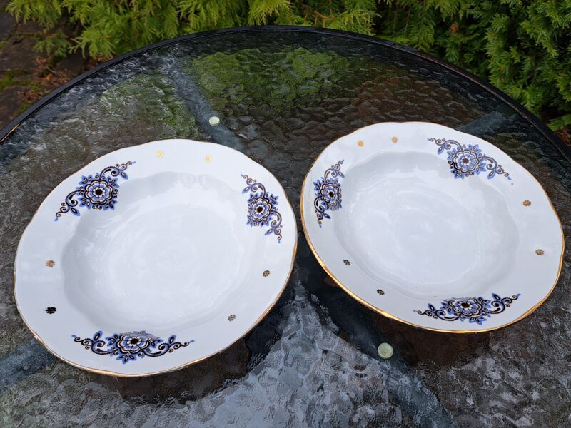 Zupas šķīvji pusporcija ar tumši violetu tautīsku dekolu un zeltu, diam.20cm, RPR. Forma "Ārija", RPR (Ārija pusdienu 392)