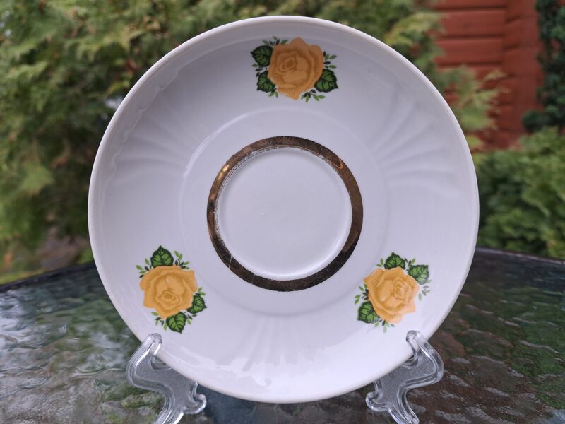 Apakštase, tējas servīze "Māra" ar dzelteno rozi, zelta nolietojuma pazīmes (Māra tējas 142)